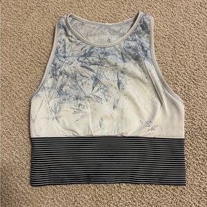 LULULEMON SIZE 4 EBB TO TRAIN BRA